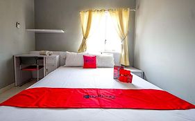 Reddoorz Near Solo Square 3